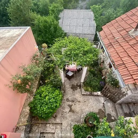 Vakantiehuis Flower House In Kozica